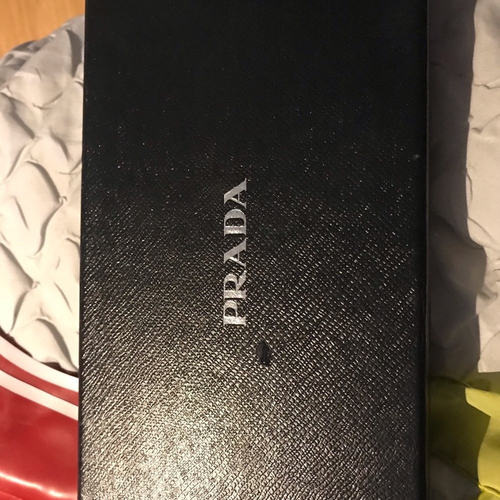 Woman’s Leather Prada gloves